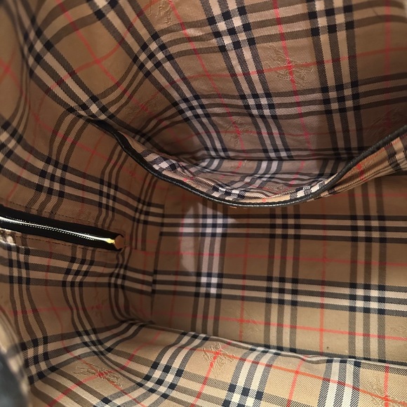 Vintage Burberry’s Black Leather Drawstring Bucket Bag & Burberry Bag Charm Set - Picture 2 of 16